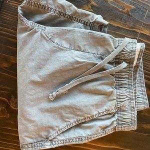 AE Men’s Shorts Size Small